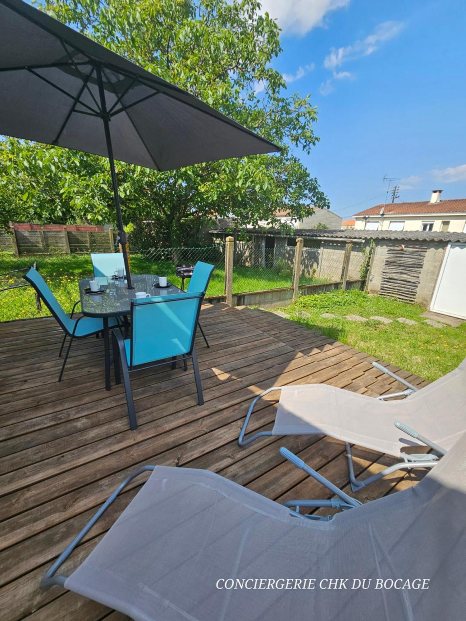 Le Petit Ecureuil Charmant Gite Jardin Terrasse Les Herbiers Bagian luar foto